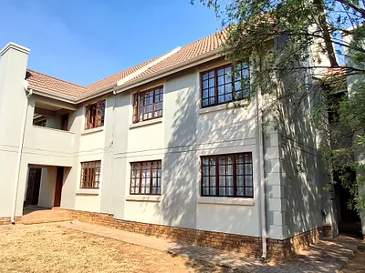 2 Bedroom Apartment For Sale in Pretoria - A5lE.webp