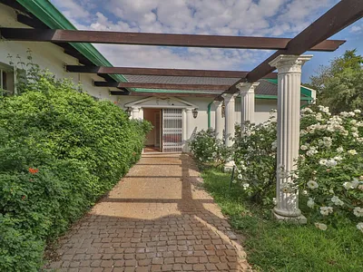 4 Bedroom House For Sale in Bedfordview - kB0d.webp