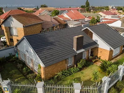 4 Bedroom House For Sale in Johannesburg - 8YBi.webp