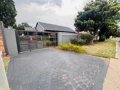 4 Bedroom House For Sale in Klippoortjie, Boksburg - hFam.webp