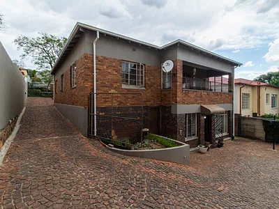 3 Bedroom House For Sale in Johannesburg - IsEC.webp