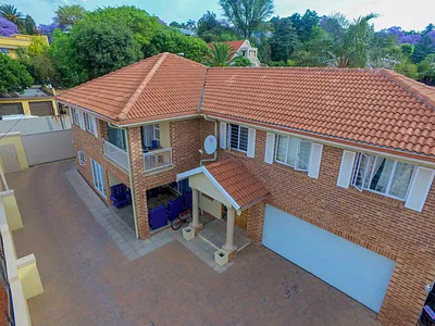 4 Bedroom House For Sale in Johannesburg - 5ch5.webp