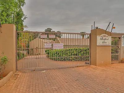 2 Bedroom Townhouse For Sale in Bedfordview - tptL.webp