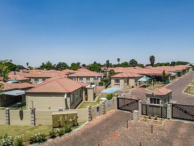 3 Bedroom Townhouse For Sale in Johannesburg - UC0B.webp