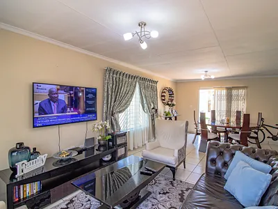 3 Bedroom Townhouse For Sale in Johannesburg - rmGI.webp
