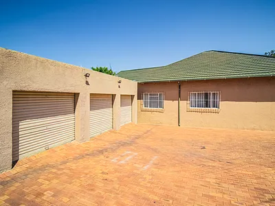 4 Bedroom House For Sale in Germiston - dMmD.webp