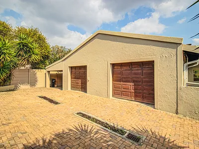 4 Bedroom House For Sale in Edenvale - xJus.webp