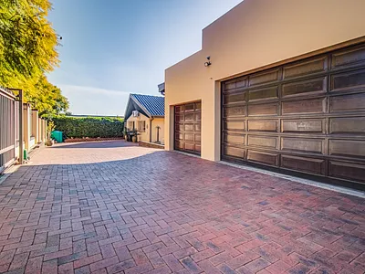 5 Bedroom House For Sale in Germiston - XwBr.webp