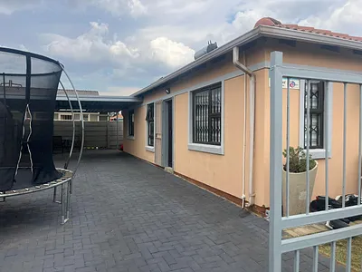 3 Bedroom House For Sale in Leopard's Rest Security Estate, Alberton - 4pFM.webp