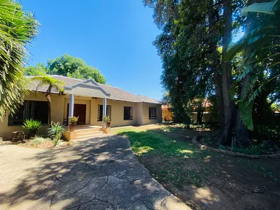 5 Bedroom House For Sale in Alberton - dCKe.webp