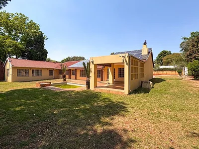 4 Bedroom House For Sale in Bedfordview - Umdh.webp