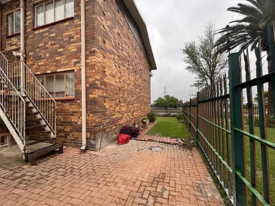 2 Bedroom House For Sale in Johannesburg - 6a7B.webp