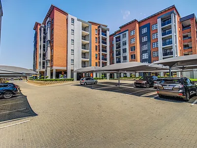 1 Bedroom Apartment For Sale in Bedfordview - 5AHi.webp