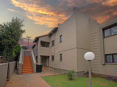 2 Bedroom Townhouse For Sale in Bedfordview - zzcy.webp