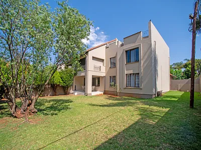 3 Bedroom Townhouse For Sale in Bedfordview - 3abj.webp