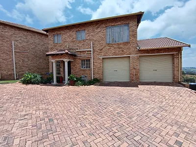 3 Bedroom Townhouse For Sale in Johannesburg - 4LBF.webp