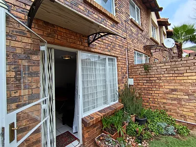 2 Bedroom Apartment For Sale in Johannesburg - u162.webp