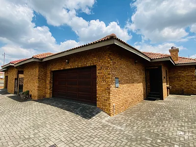 3 Bedroom Townhouse For Sale in Alberton - duFZ.webp