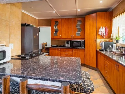 4 Bedroom House For Sale in Johannesburg - fo3R.webp