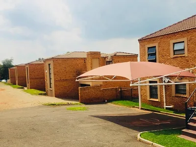 2 Bedroom Townhouse For Sale in Johannesburg - QVmC.webp