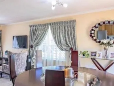 3 Bedroom Townhouse For Sale in Johannesburg - HWdC.webp