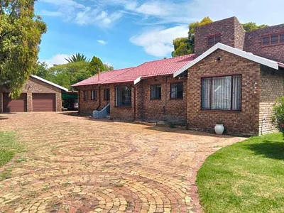 4 Bedroom House For Sale in Alberton - dLYK.webp