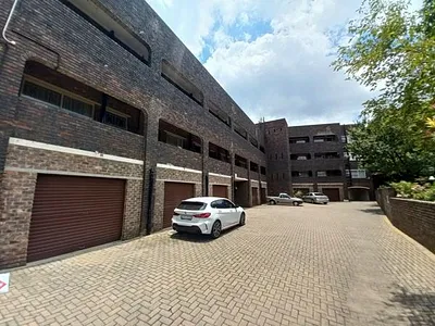 2 Bedroom Apartment For Sale in Kempton Park - 9J5w.webp