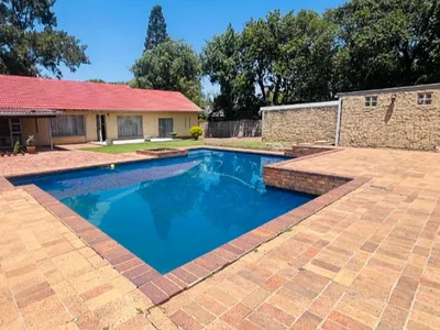 4 Bedroom House For Sale in Alberton - nDwy.webp