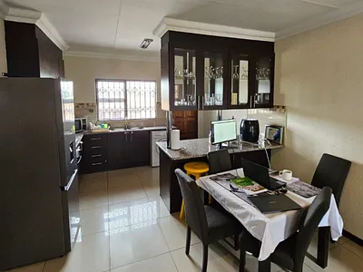 2 Bedroom Apartment For Sale in Alberton - efbW.webp