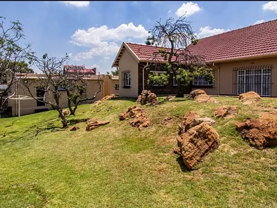 4 Bedroom House For Sale in Johannesburg - vO1E.webp