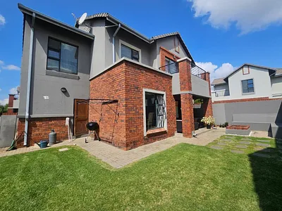 4 Bedroom Townhouse For Sale in Alberton - fiiW.webp