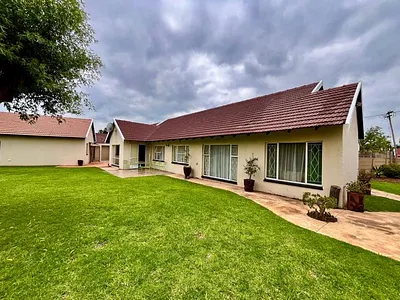 4 Bedroom House For Sale in Boksburg - kL1Z.webp