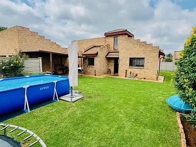 2 Bedroom Townhouse For Sale in Johannesburg - qKUP.webp