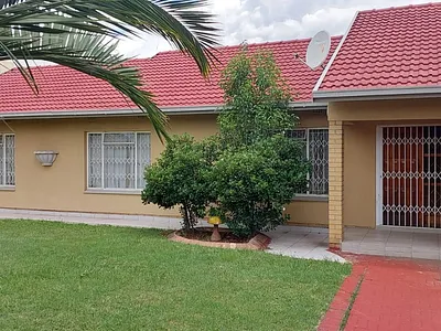 4 Bedroom House To Rent in Alberton - y5kB.webp