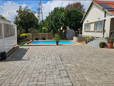 3 Bedroom House For Sale in Johannesburg - Ilzq.webp