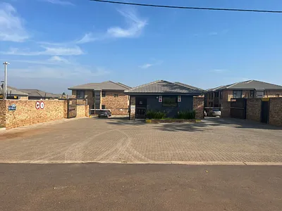 2 Bedroom Townhouse For Sale in Benoni - 1F2q.webp
