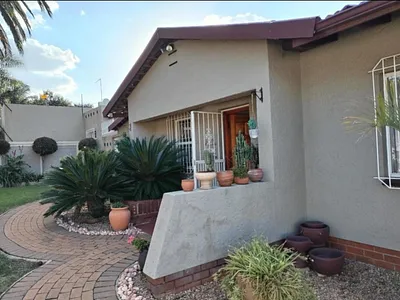 3 Bedroom House For Sale in Edenvale - hwJs.webp