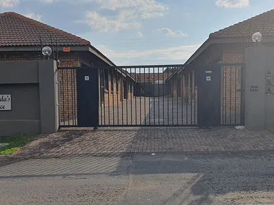 3 Bedroom Townhouse To Rent in Alberton - W8dW.webp