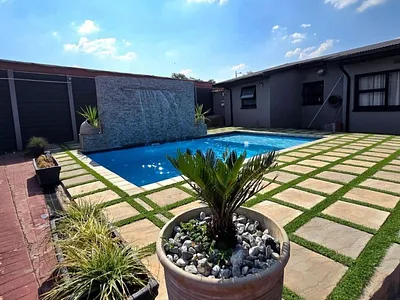 5 Bedroom House For Sale in Alberton - DznS.webp