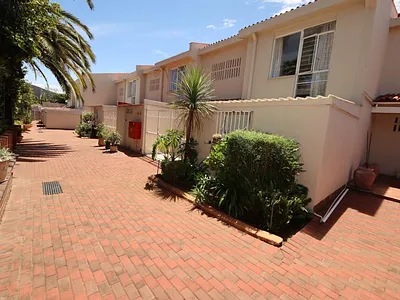 3 Bedroom Apartment For Sale in Bedfordview - M4x9.webp