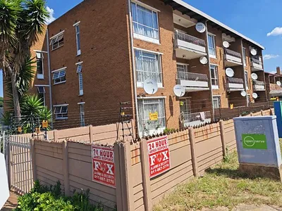 2 Bedroom Apartment For Sale in Alberton - 4Q1F.webp