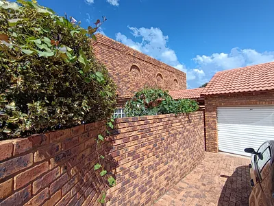 3 Bedroom Apartment For Sale in Alberton - img