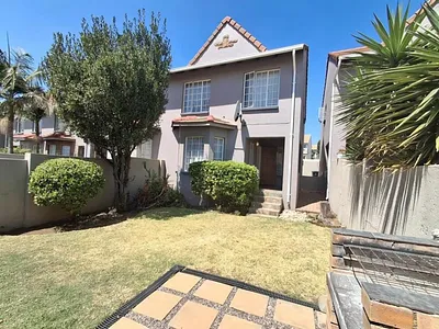 3 Bedroom Apartment For Sale in Edenvale - xCET.webp