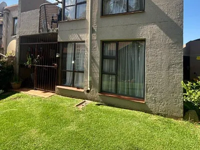 2 Bedroom Apartment For Sale in Johannesburg - fMNJ.webp