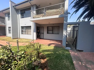 1 Bedroom Townhouse For Sale in Bedfordview - 13Hf.webp