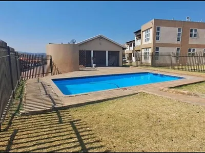 2 Bedroom House For Sale in Johannesburg - QwVd.webp