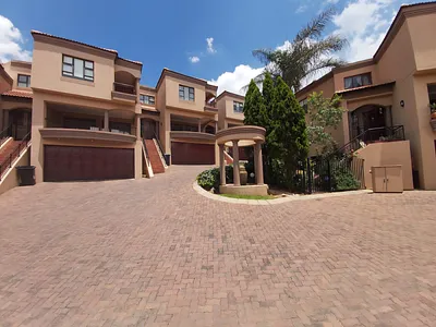 4 Bedroom Apartment To Rent in Johannesburg - img