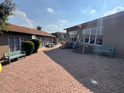 3 Bedroom House To Rent in Johannesburg - img