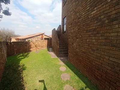 2 Bedroom House For Sale in Johannesburg - 9wZc.webp