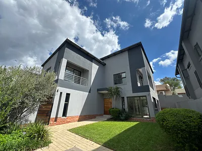 4 Bedroom Townhouse To Rent in Sandton - img